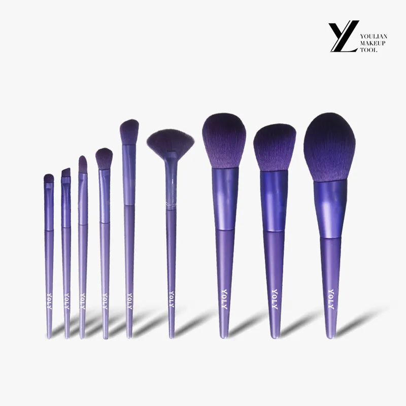 Quelles sont les différences entre les pinceaux de maquillage faits de différents matériaux?