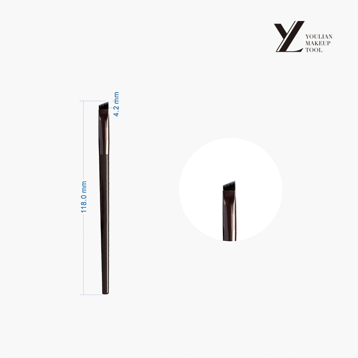 Comment un spoolie à sourcils améliore-t-il les résultats du toilettage et du maquillage des sourcils ?